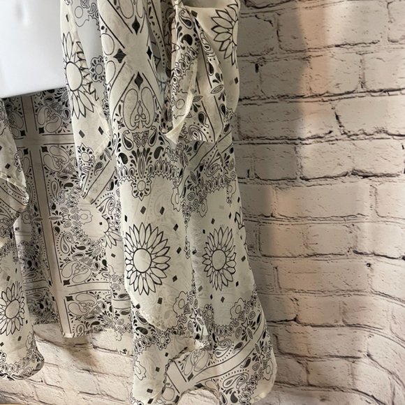 Potter's Pot Black & White Lightweight Floral Open Front Cardigan - size Large - Picture 4 of 8